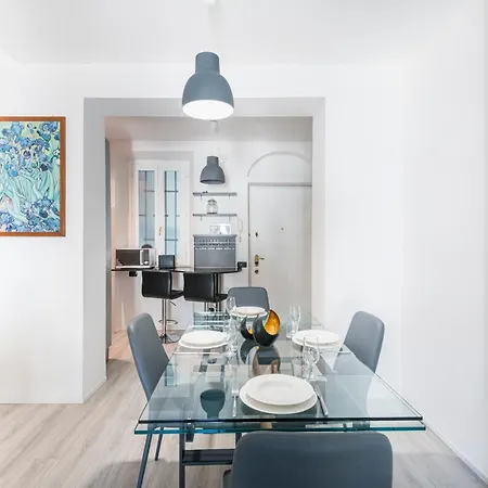 In The Heart Of Porta Venezia Apartament