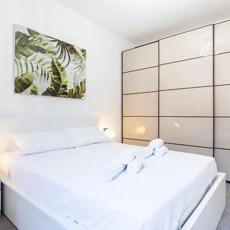 5 Stars Flat, Next To Subway, 3 Stops To Duomo, Ac & Wi-fi Milan