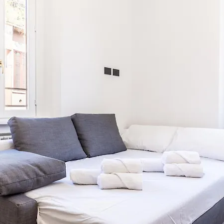 5 Stars Flat, Next To Subway, 3 Stops To Duomo, Ac & Wi-fi