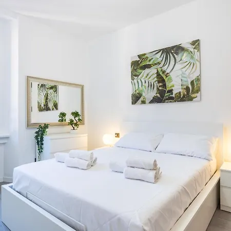 5 Stars Flat, Next To Subway, 3 Stops To Duomo, Ac & Wi-fi Apartman *