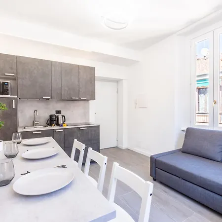 Apartment 5 Stars Flat, Next To Subway, 3 Stops To Duomo, Ac & Wi-fi