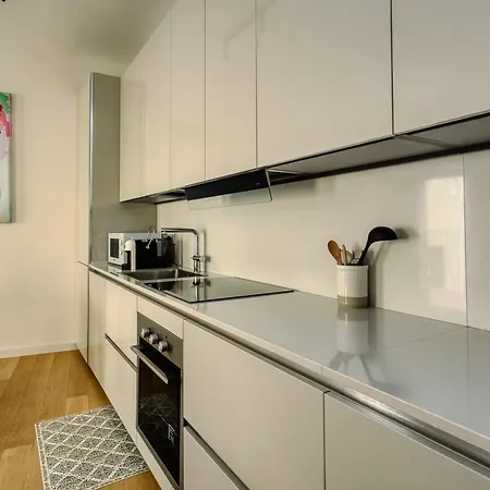 Domusmi Petrella 4 * Милан