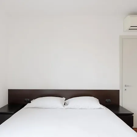 Bright Two Bedrooms With Terrace Zanuso - Mirable Pm Lägenhet *