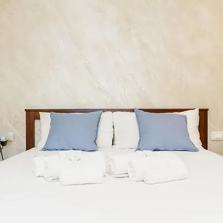 Brera-art District Historic Courtyard *