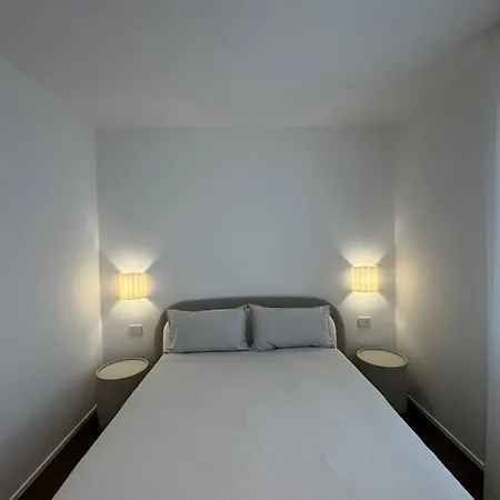 Apartment White House Con Posti Auto