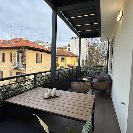 White House Con Posti Auto 밀라노