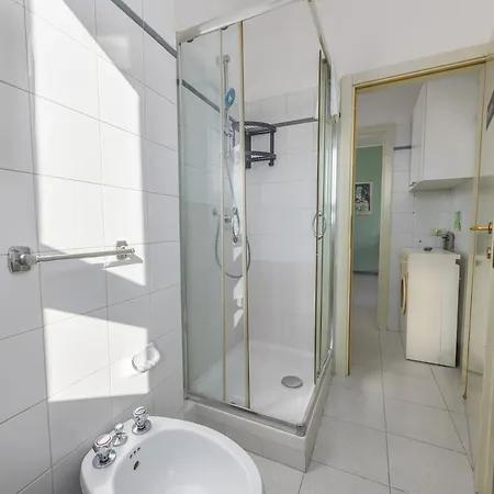 Easy Parking - 5 Min To Metro - Balcony - Quiet Apartment Milan