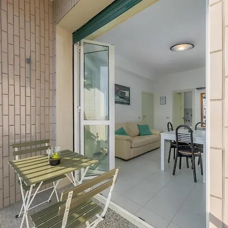 Easy Parking - 5 Min To Metro - Balcony - Quiet