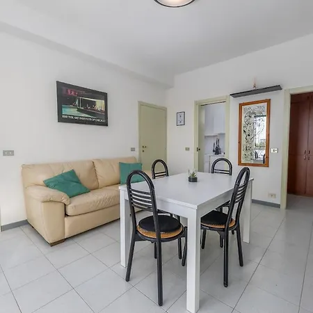 Easy Parking - 5 Min To Metro - Balcony - Quiet * Milan