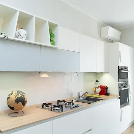 Bright In Front Of Navigli With Ac Wifi