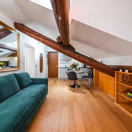 아파트 The Mirror Attic - Moscova Brera