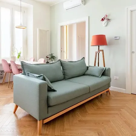 Charming Courtyard House In The Heart Of Milano
