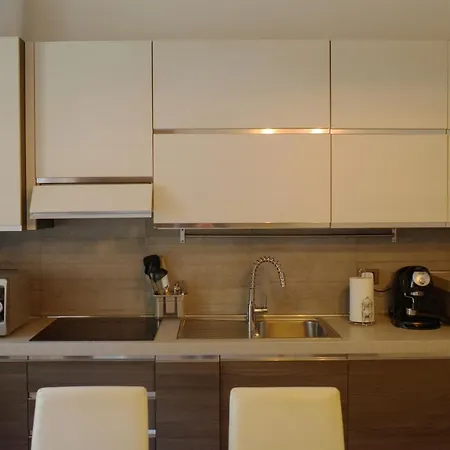 Bwr - Two-room Near The Station, Venini 아파트