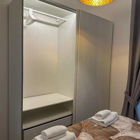 Gold Lovemi Apartment *