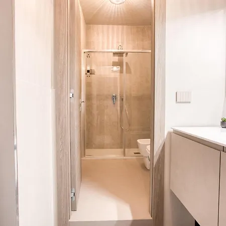 Easylife - Eleganza Moderna Vicino A Life Milan