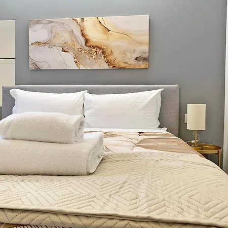 Gold Lovemi Apartment *