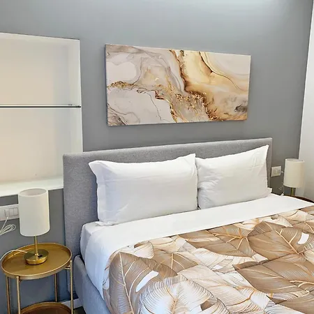 Gold Lovemi Apartment *