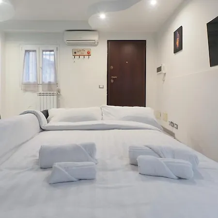 Primopiano - Chiesa Rossa Apartman *