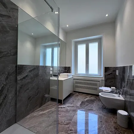 Cool And Big Duomo - White Apartment Milan