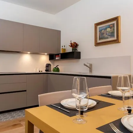 Porta Venezia Stylish Haven 아파트 *