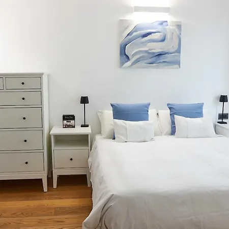 Experience Design King Apartment *