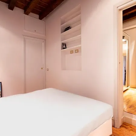 Live In Style Elegant Near Duomo Apartment Milan