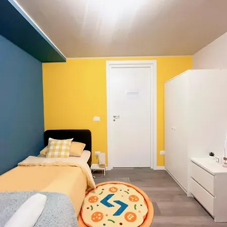 B&B Pizza Room Twin Room Near Navigli Milan Homestay *