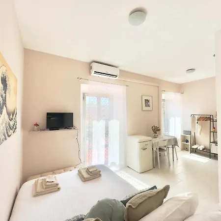 Apartment Center Romantic With Terrace