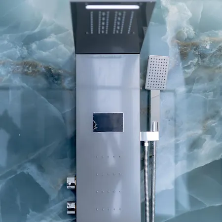 The Igloo فيلة *