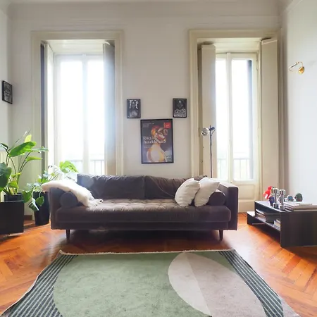 Location Cavour Milan