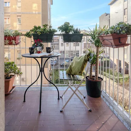 Guesthost - Casa Pop Art