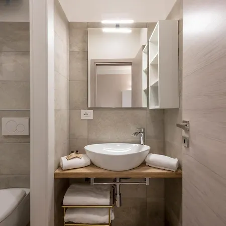 Frisi 3 Center - B Apartament *