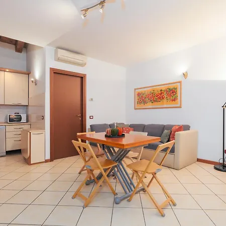 Keys Of Italy - Salutati Stylish Bedroom Apartment Milan