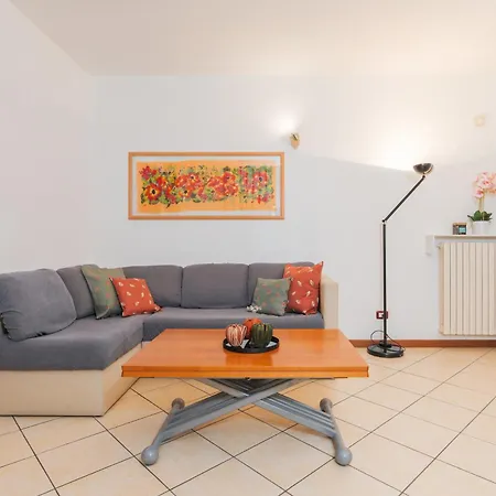 Apartment Keys Of Italy - Salutati Stylish Bedroom Milan