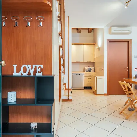 Apartment Keys Of Italy - Salutati Stylish Bedroom *