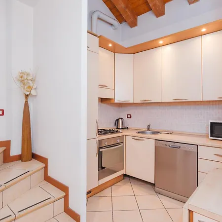 Apartment Keys Of Italy - Salutati Stylish Bedroom Milan