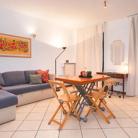 Apartment Keys Of Italy - Salutati Stylish Bedroom