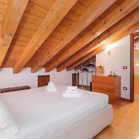 Keys Of Italy - Salutati Stylish Bedroom * Milan