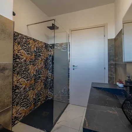 New With 4 Bedrooms Apartman Milánó