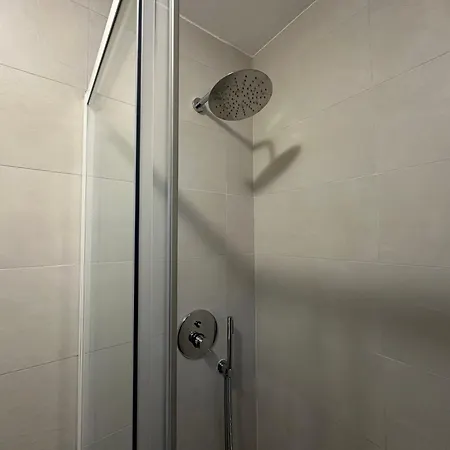 Modern Flat In Paolo Sarpi Daire *