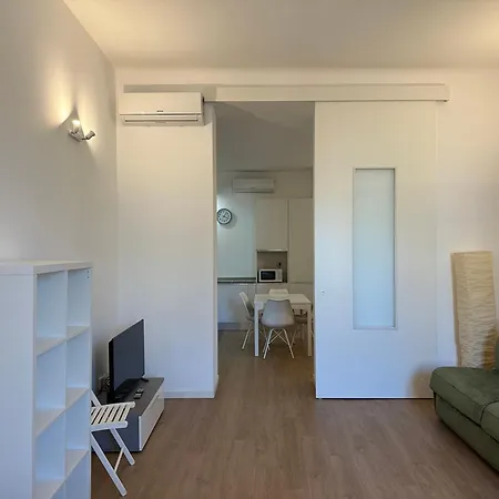 Modern Flat In Paolo Sarpi