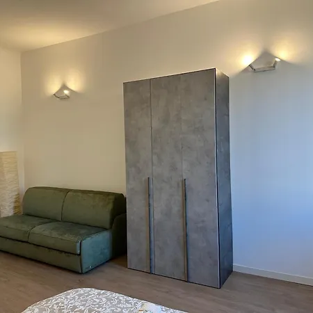 Modern Flat In Paolo Sarpi Daire