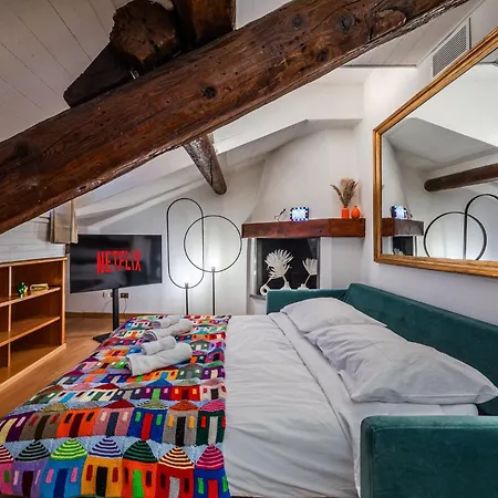 The Mirror Attic - Moscova Brera