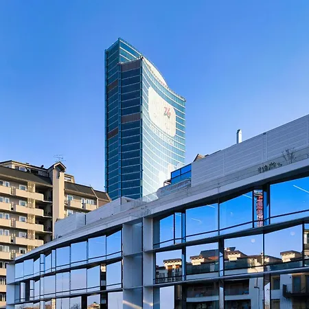 Joivy Elegant & Modern In Isola District *