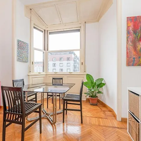 Mondrian Style House *