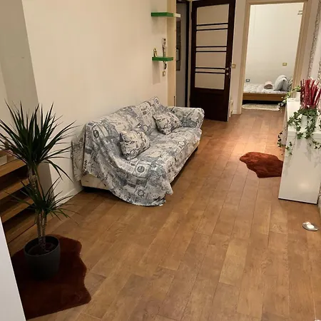 Appartement Spacious Three In Corso Vercelli, In The Center Milaan