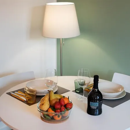 Littlesuitebande Nere *