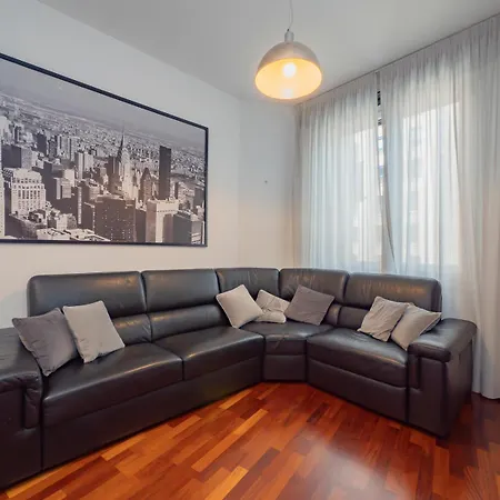Apartament Youhosty - Elegant Duomo Mediolan