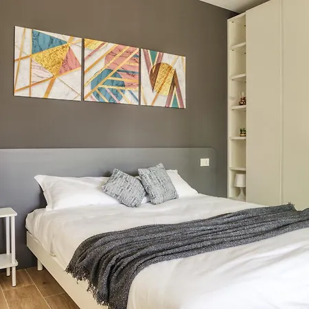 In Financial District - Parking Apartment Mailand