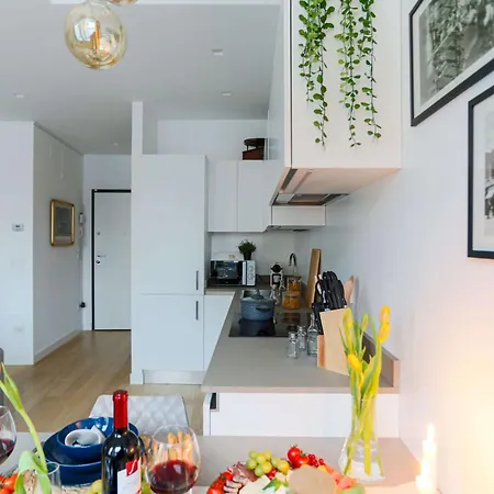 The Rent - Modern Bright In The Heart Of * Milan